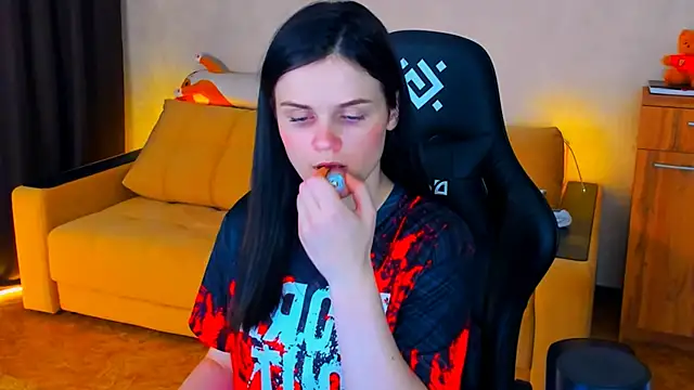 Lora Cain online show from January 15, 6:12 am