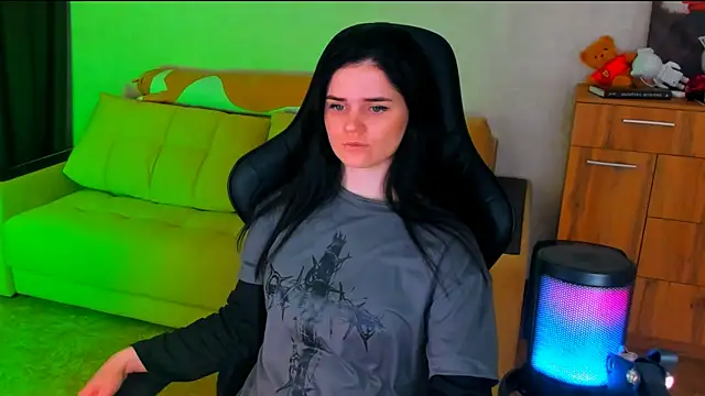 Lora Cain online show from February 10, 6:03 pm