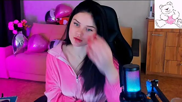 Lora Cain online show from February 22, 1:57 pm