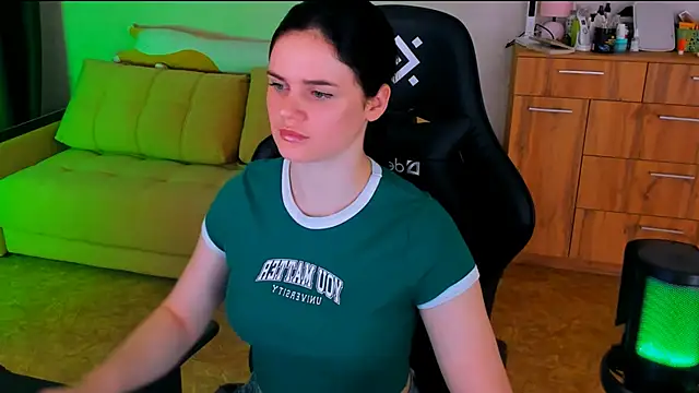 Lora Cain online show from March 3, 3:09 pm