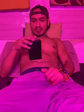 thesummerboy online show from December 25, 7:14 am