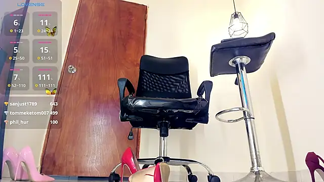 Snapshot of aitana-purple chatting on February 10, 1:35 am aitana-purple online show from February 10, 1:35 am