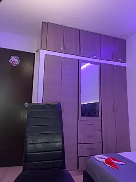 Snapshot of alisson_carolina73 chatting on December 7, 4:31 am alisson carolina73 online show from December 7, 4:31 am