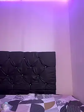 Snapshot of alisson_carolina73 chatting on December 19, 7:51 pm alisson carolina73 online show from December 19, 7:51 pm