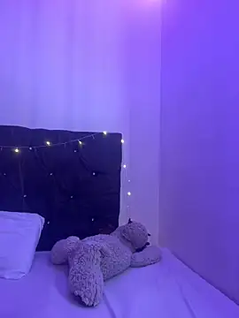 Snapshot of alisson_carolina73 chatting on December 24, 6:06 pm alisson carolina73 online show from December 24, 6:06 pm