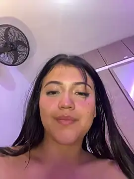 Snapshot of alisson_carolina73 chatting on February 8, 6:33 am alisson carolina73 online show from February 8, 6:33 am