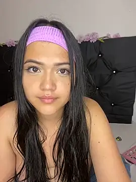 Snapshot of alisson_carolina73 chatting on February 10, 8:20 am alisson carolina73 online show from February 10, 8:20 am