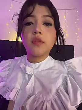 Snapshot of alisson_carolina73 chatting on December 18, 1:22 am alisson carolina73 online show from December 18, 1:22 am