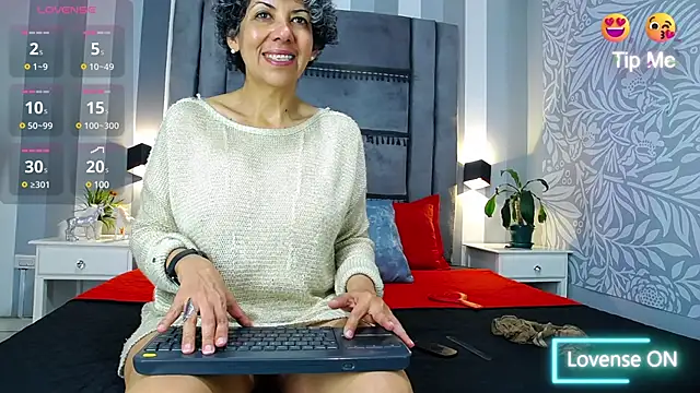 Julianewell online show from February 19, 12:11 pm