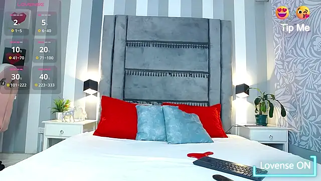 Julianewell online show from March 8, 12:41 pm