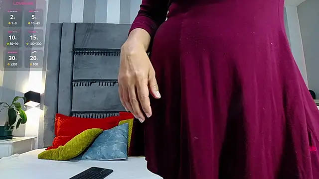 Julianewell online show from October 14, 1:01 pm