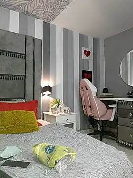 Julianewell online show from November 7, 12:16 pm