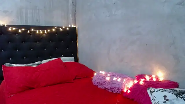 Snapshot of GeovannaFranco chatting on February 18, 12:59 am GeovannaFranco online show from February 18, 12:59 am