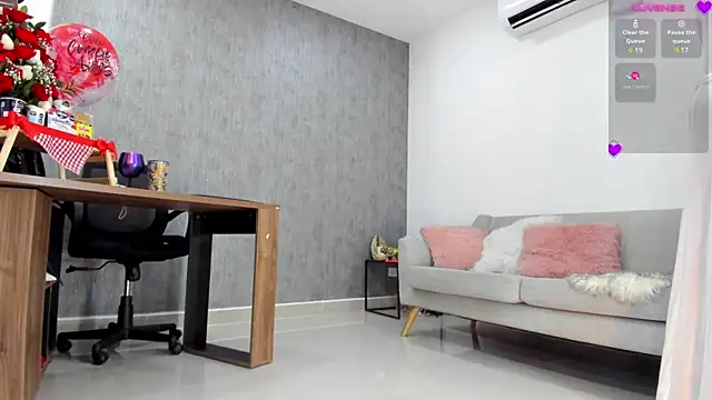 Snapshot of Ella_Pride1 chatting on February 21, 4:05 pm Ella Pride1 online show from February 21, 4:05 pm