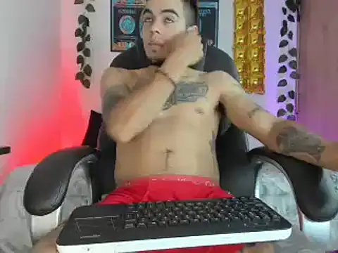 mikee scooth online show from February 6, 7:45 am