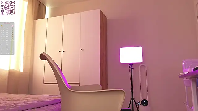 HalieCross online show from March 21, 4:39 am