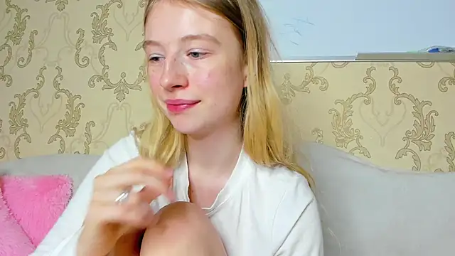 Snapshot of minidivaa_ chatting on December 6, 2:46 am minidivaa online show from December 6, 2:46 am