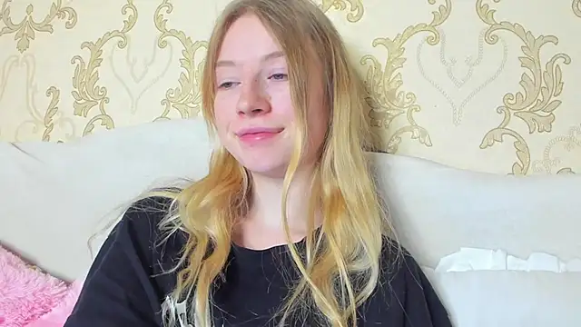 Snapshot of minidivaa_ chatting on December 7, 8:22 am minidivaa online show from December 7, 8:22 am