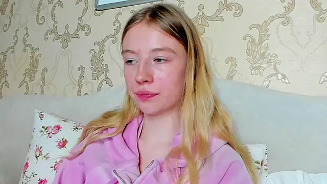 Snapshot of minidivaa_ chatting on December 13, 1:59 am minidivaa online show from December 13, 1:59 am