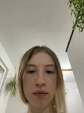 Snapshot of minidivaa_ chatting on January 8, 5:16 am minidivaa online show from January 8, 5:16 am