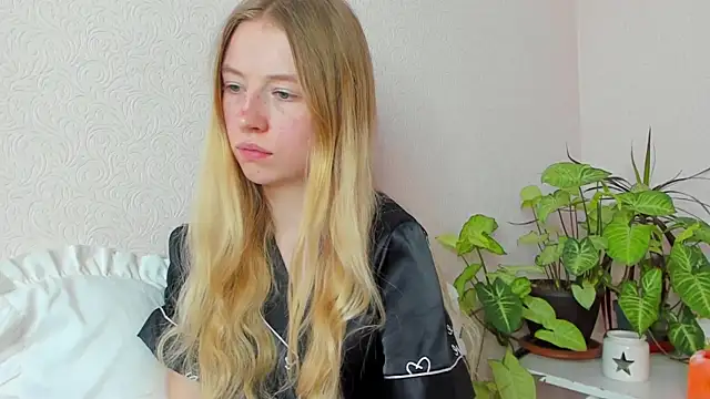 Snapshot of minidivaa_ chatting on January 10, 11:43 am minidivaa online show from January 10, 11:43 am