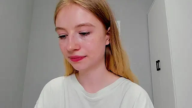 Snapshot of minidivaa_ chatting on January 24, 11:12 pm minidivaa online show from January 24, 11:12 pm