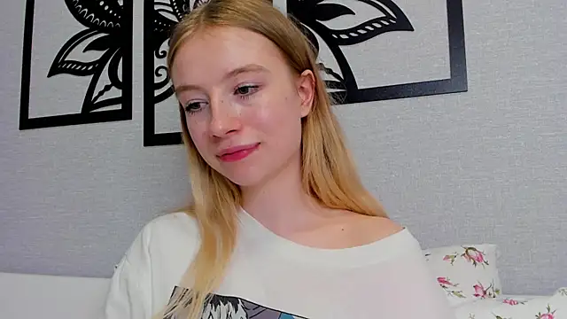 Snapshot of minidivaa_ chatting on January 25, 2:15 am minidivaa online show from January 25, 2:15 am