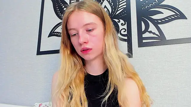 Snapshot of minidivaa_ chatting on February 7, 1:22 pm minidivaa online show from February 7, 1:22 pm