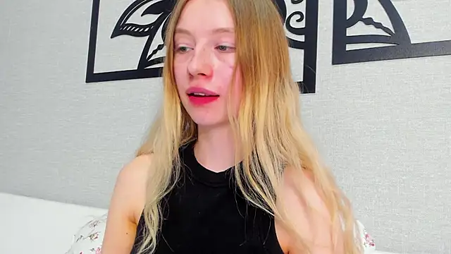 Snapshot of minidivaa_ chatting on February 7, 4:24 pm minidivaa online show from February 7, 4:24 pm