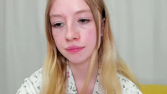 Snapshot of minidivaa_ chatting on March 5, 11:27 pm minidivaa online show from March 5, 11:27 pm