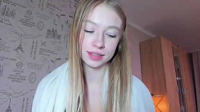 Snapshot of minidivaa_ chatting on October 4, 9:13 pm minidivaa online show from October 4, 9:13 pm