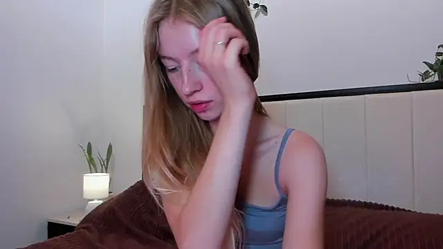 Snapshot of minidivaa_ chatting on October 23, 6:13 am minidivaa online show from October 23, 6:13 am