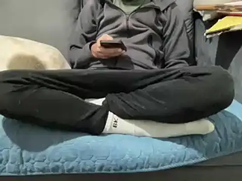 4small4inchlol online show from February 24, 9:32 am