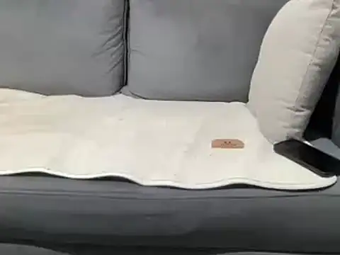 4small4inchlol online show from March 18, 2:48 pm