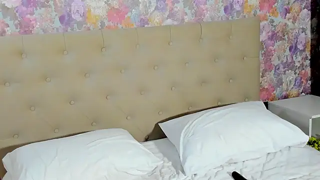 emma77  online show from October 20, 7:58 pm