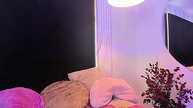 almendraevans online show from February 7, 3:19 pm