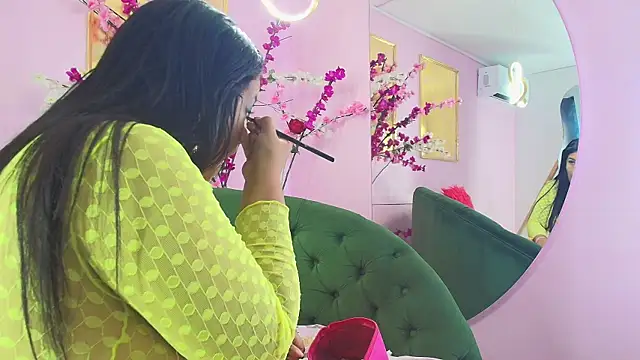 almendraevans online show from November 14, 12:26 pm