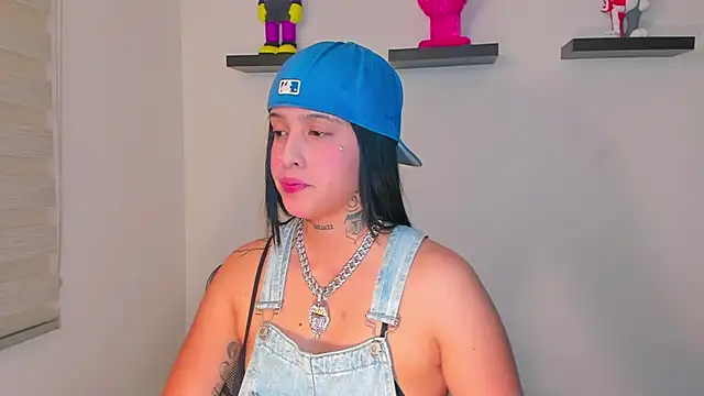 Gangster Girl online show from December 4, 3:59 am