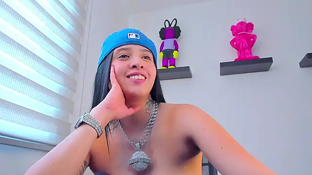 Gangster Girl online show from December 31, 4:04 pm