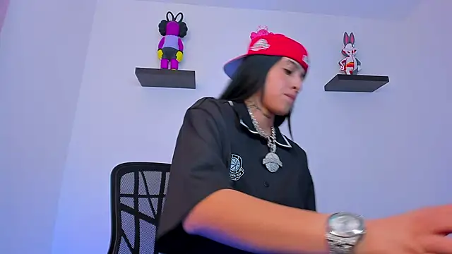 Gangster Girl online show from February 5, 10:22 pm