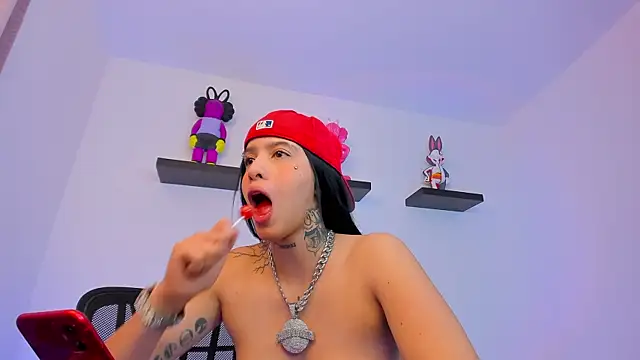 Gangster Girl online show from February 6, 10:00 pm