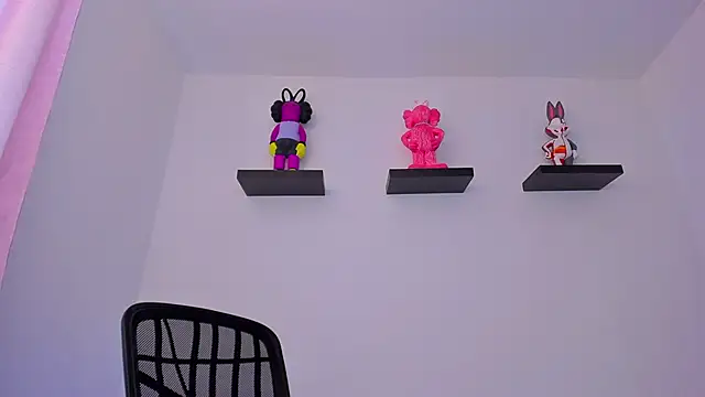 Gangster Girl online show from February 7, 8:10 pm