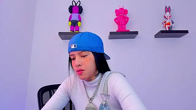 Gangster Girl online show from February 8, 5:29 pm