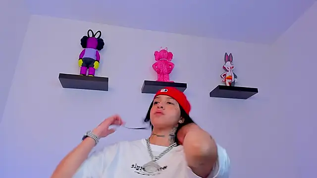 Gangster Girl online show from February 9, 9:28 pm