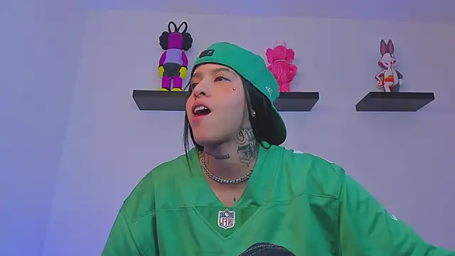 Gangster Girl online show from February 18, 2:27 am