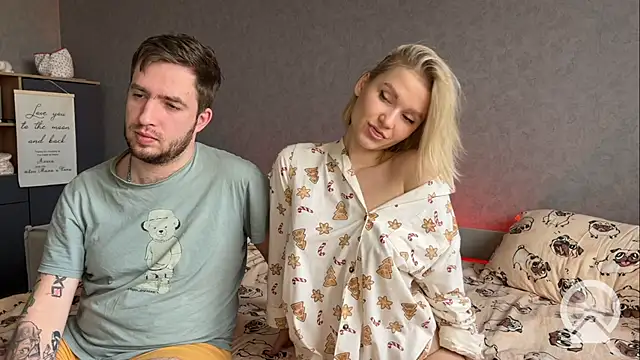 Snapshot of Adelovenick chatting on December 15, 9:35 am Adelovenick online show from December 15, 9:35 am