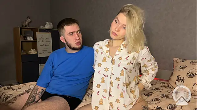 Snapshot of Adelovenick chatting on December 24, 7:33 pm Adelovenick online show from December 24, 7:33 pm