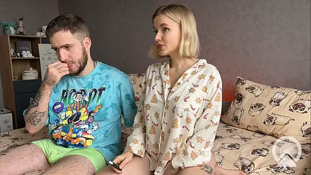 Snapshot of Adelovenick chatting on December 30, 9:27 am Adelovenick online show from December 30, 9:27 am