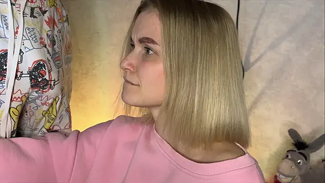 Snapshot of Adelovenick chatting on March 19, 6:55 pm Adelovenick online show from March 19, 6:55 pm