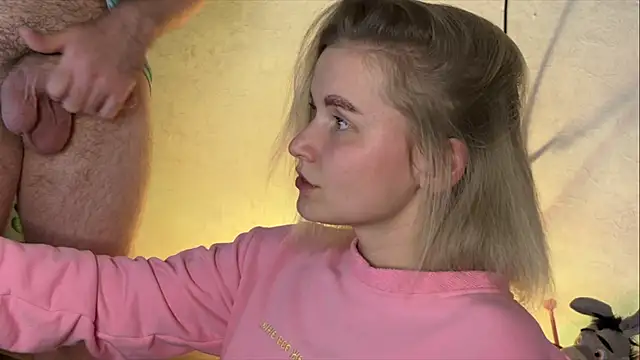 Snapshot of Adelovenick chatting on March 21, 7:46 pm Adelovenick online show from March 21, 7:46 pm